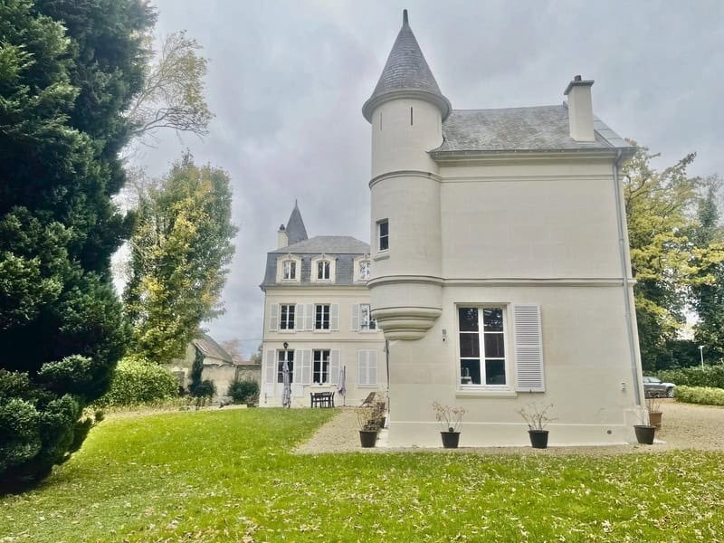 The Bury Manor – near Paris